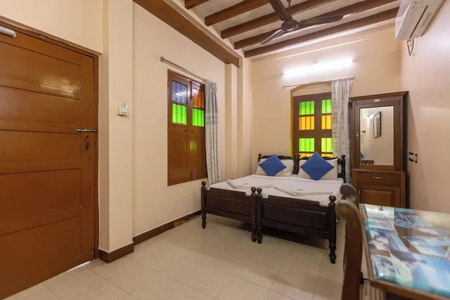 Deluxe, Queen Bed, Hotel Coramandal Heritage 1/2