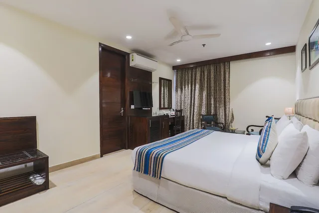 Executive, King Bed, Hotel Blue Stone - Nehru Place 10/10
