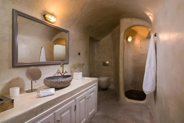 Cave, Suite, Caldera View, Hot Tub, Pezoules of Oia 2/2