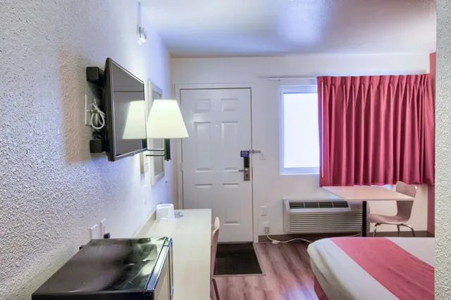 غرفة ديلوكس بسرير كوين، Motel6 Everett, WA - North 8/8