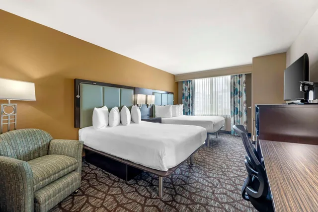 غرفة بسرير كوين، Best Western Plus Oceanside Palms 2/4