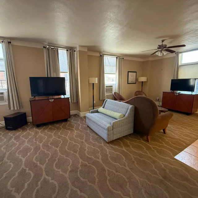 جناح تنفيذي، Gadsden Hotel 8/10