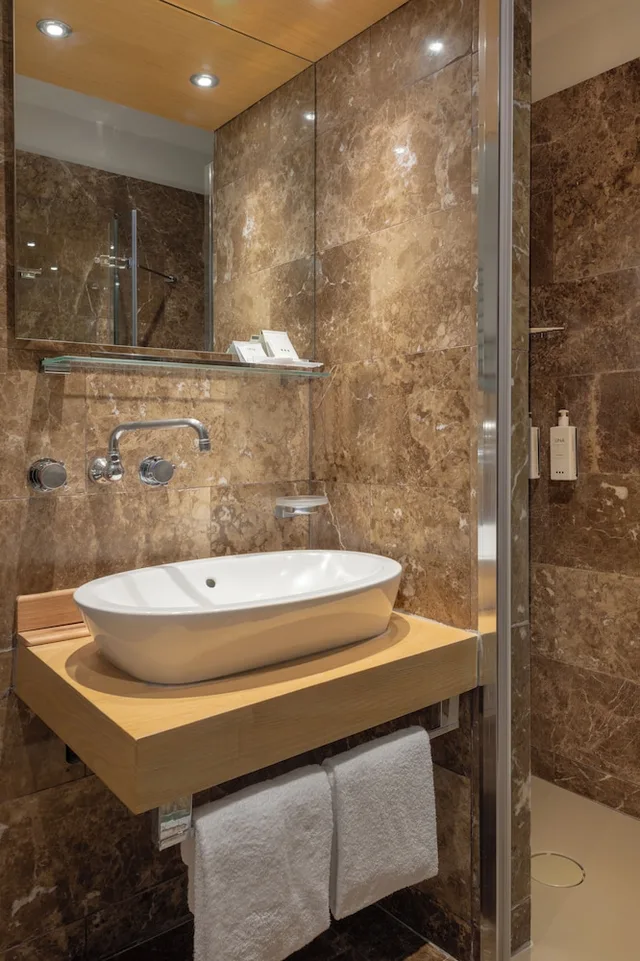 غرفة كلاسيكية بسرير كوين، Unahotels Napoli 4/5