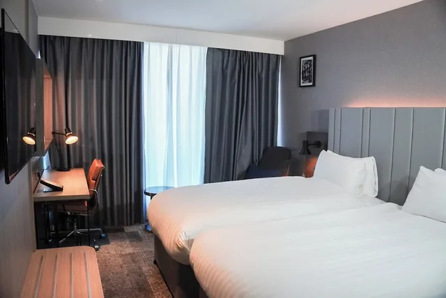غرفة بريميوم بسريرين منفصلين بإطلالة على النهر، Crowne Plaza London - Kingston 2/10