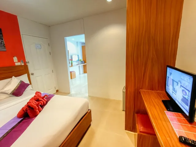 Family, Triple, 1 King and 1 Single Beds, Balcony, PJ PATONG RESORTEL 7/10