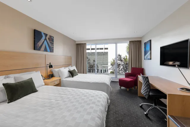غرفة قياسية بسريرين كوين بشرفة، Crowne Plaza Hotel Queenstown 3/7