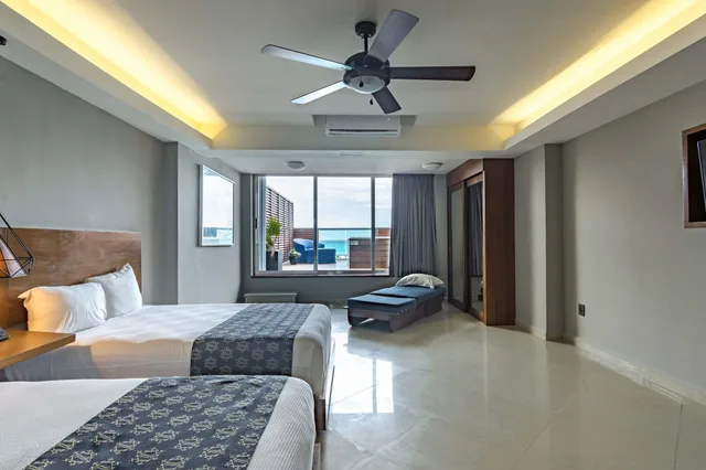 جناح جونيور بسرير كينج بإطلالة على البحر بجاكوزي، Ocean Dream BPR 8/10