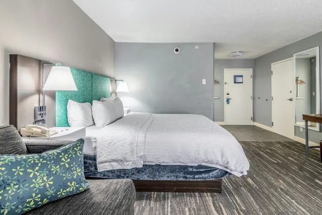 غرفة بسرير كينج، Hampton Inn Youngstown - North 2/3