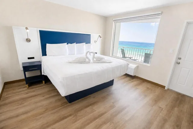 Standard, King Bed, Beach Tower By The Sea 4/8