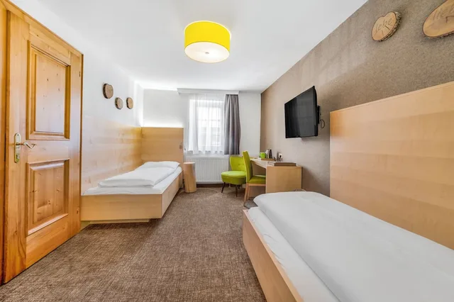 جناح عائلي بسرير مزدوج وسريرين منفصلين، Das Grune Hotel Zur Post - 100 Bio 9/10