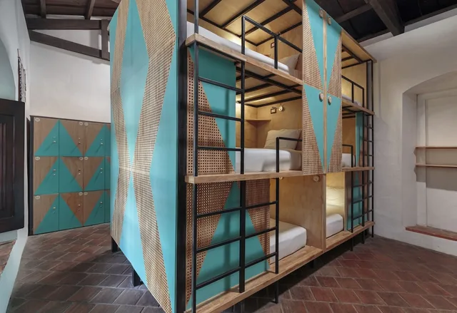 سكن مشترك مختلط قياسي بأسرّة بطابقين بحمام مشترك، Adra Hostel 1/2