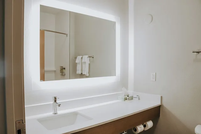 غرفة قياسية بسرير كينج، Holiday Inn Express and Suites Lincoln South 4/10