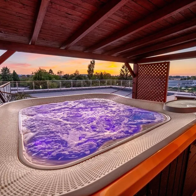 Wellness, Sauna, Hot Tub، Hotel Aura Design & Garden Pool 6/10