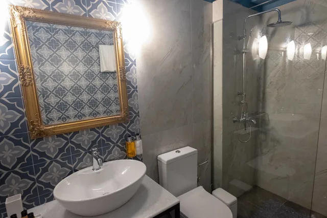 غرفة قياسية ثلاثية بسرير كوين مع أريكة، Athenian Yard Suites 4/4