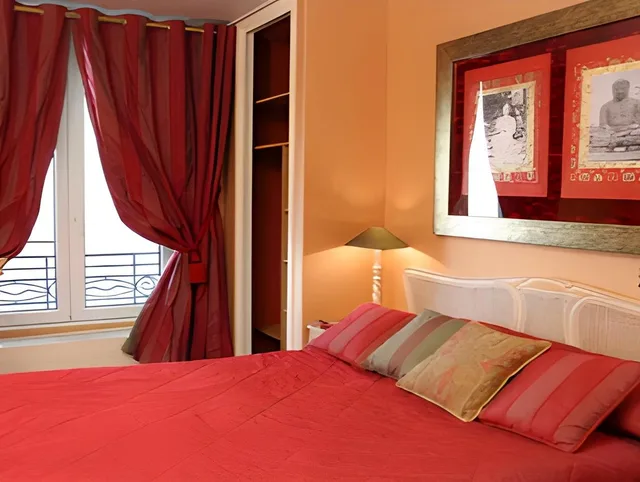 Room, 1 Queen and 1 Double Bed, Neuilly Park 1/4
