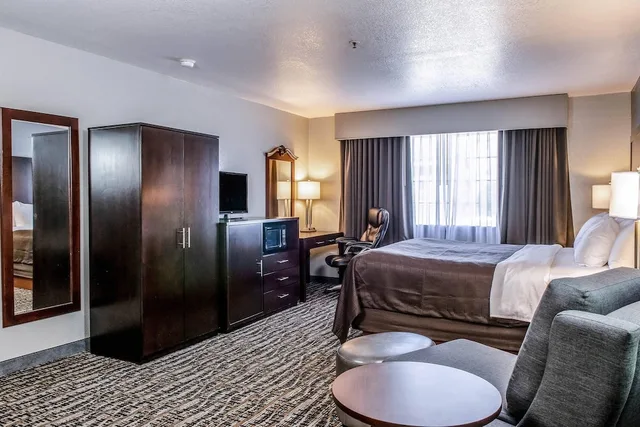جناح بسرير كينج بجاكوزي، Clarion Hotel By Humboldt Bay 6/10
