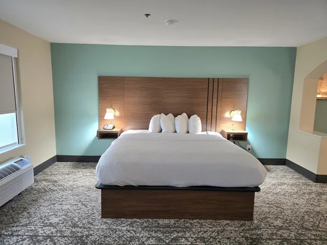 جناح كبير بسرير كينج وسرير كوين، Best Western Casa Villa Suites 2/5