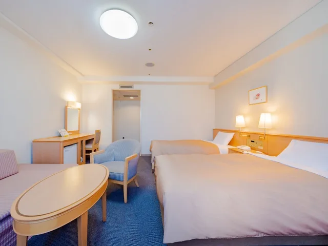 غرفة كبيرة بسريرين منفصلين وثلاثة أسرّة مع سرير إضافي، Hotel Grand Terrace Obihiro Ex Obihiro Tokyu Inn 2/3