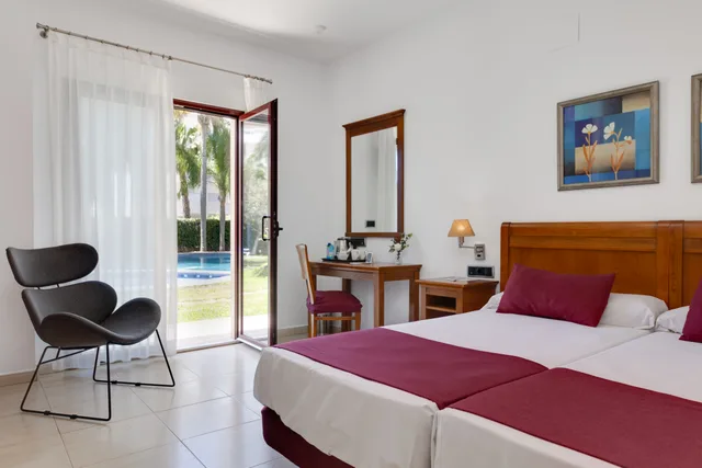 غرفة بإطلالة على المسبح مفردة بسرير مزدوج، Hotel Daniya Denia 1/3