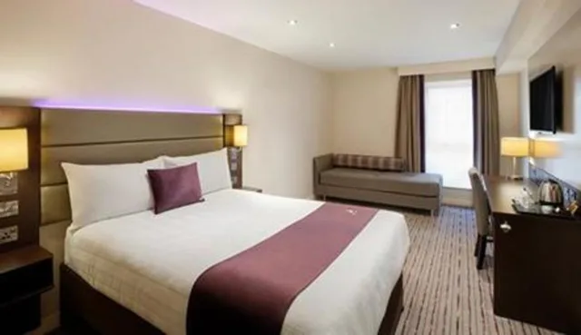 Room, Double Bed, Premier Inn Newcastle (Washington) 4/7