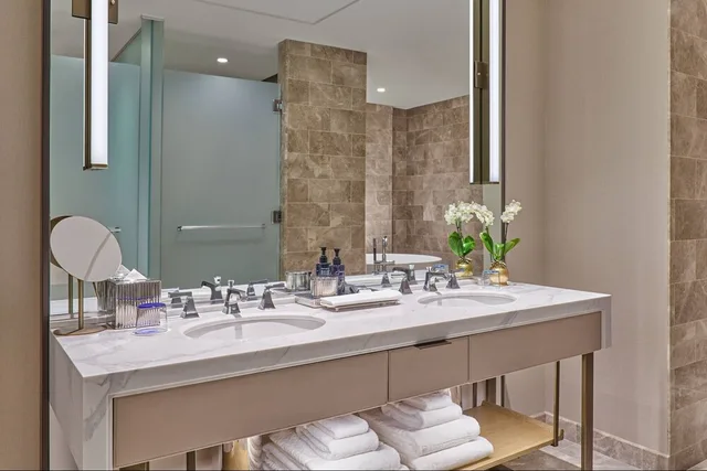 Deluxe, 2 Queen Beds, River View, Accessible, The St. Regis Chicago 3/4