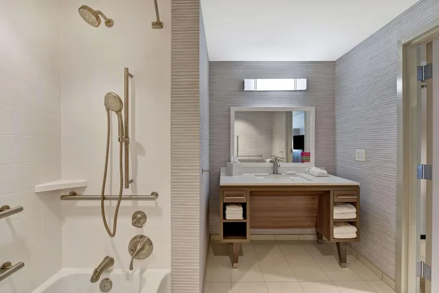 Studio, King Bed, Home2 Suites by Hilton West Palm Beach Airport 3/4