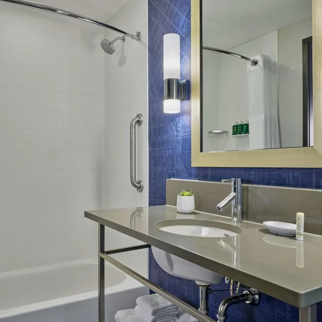 جناح بسريرين كوين مع سرير سحّاب إضافي مع أريكة، SpringHill Suites by Marriott Denver Downtown 3/5