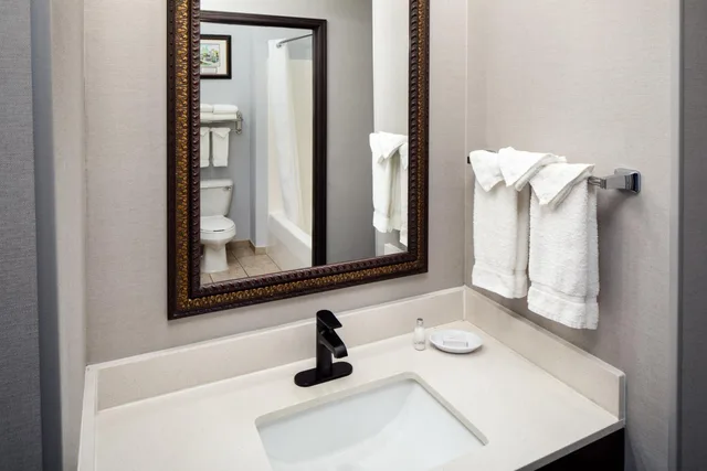 غرفة بسرير كينج، Irish Cottage Inn & Suites 4/6