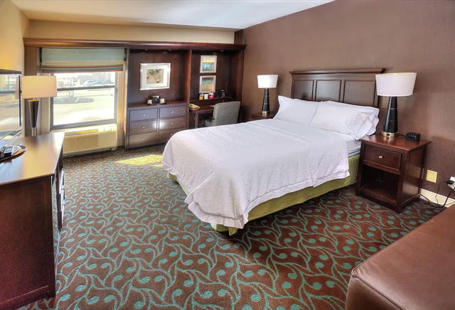 غرفة بسرير مزدوج، Hampton Inn Terre Haute 1/2
