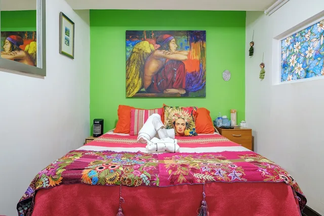 Verde, Queen Bed, No Window, Shared Bathroom، Casa ITZAE B&B 1/10