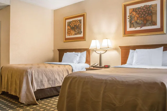 غرفة بسرير مزدوج، Quality Inn Suites Palm Island Indoor Waterpark 4/5