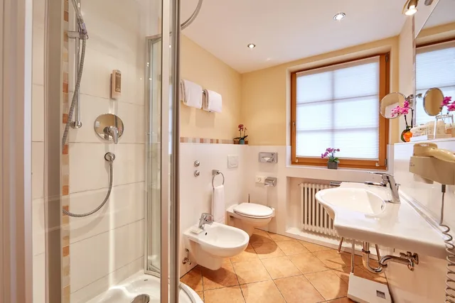 Room, Double Bed, Balcony, South Wing، Romantik Alpenhotel Waxenstein 7/8