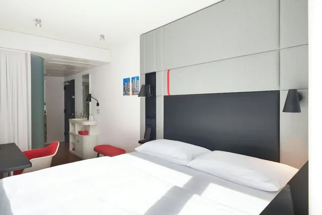 غرفة بريميوم بسرير كينج بإطلالة، citizenM Chicago Downtown hotel 1/5