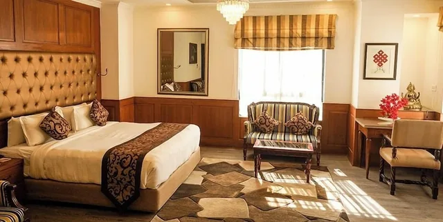 غرفة تنفيذية بسرير مزدوج بإطلالة على الحديقة بحوض استحمام، Maya Manor Boutique Hotel By Kgh Group 2/6