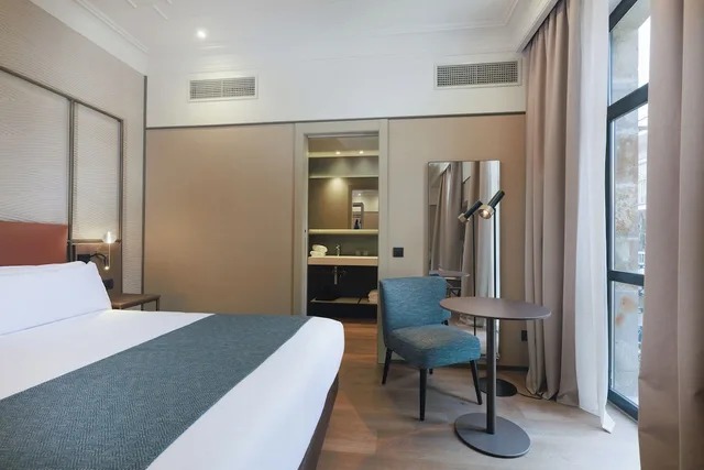 غرفة سوبيريور عائلية بسرير كوين مع أريكة، Medinaceli Hotel 1/5