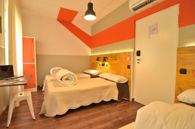 Female Dorm, Female Only, 3 Beds, Far Home Atocha 1/2