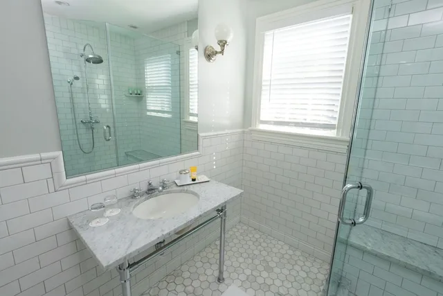 غرفة بسرير كوين، Virginia Hotel 4/4