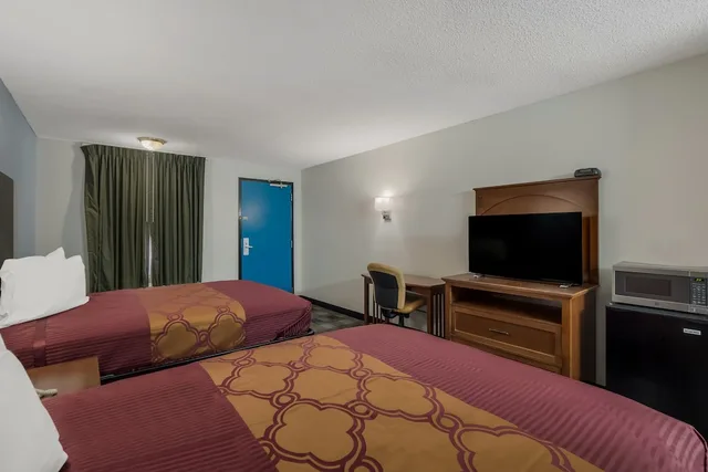 غرفة قياسية بسريرين كوين، Rodeway Inn Augusta West - Fort Gordon 3/6