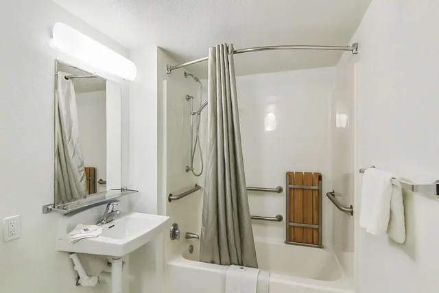 1 Full Bed - ADA/RI Shower، Motel6 Buellton, CA - Solvang Area 7/8