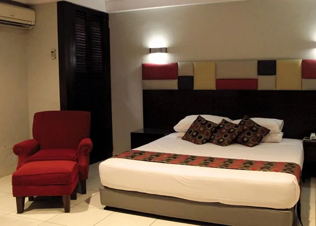 غرفة عائلية بسرير مزدوج وسريرين منفصلين، ALMA HOTEL 1/1