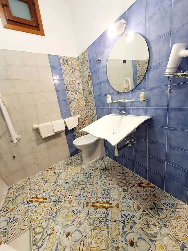 غرفة كلاسيكية بسرير مزدوج أو سريرين منفصلين بشرفة، HOTEL CALA MARINA 5/6