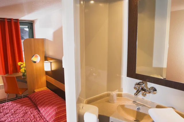 غرفة قياسية بسريرين منفصلين، Hotel Premiere Classe Le Mans Ouest Universite 4/6