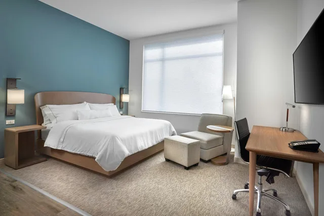 غرفة بسرير كينج، Element Edmonton West 6/7