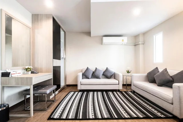 جناح بسرير كينج بشرفة، Sinsuvarn Airport Suite 5/9