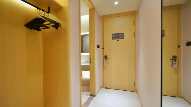 Superior, Double Bed, Ji Hotel (Shanghai Hongqiao National Exhibition and Convention Center Huaxiang Road) 4/5
