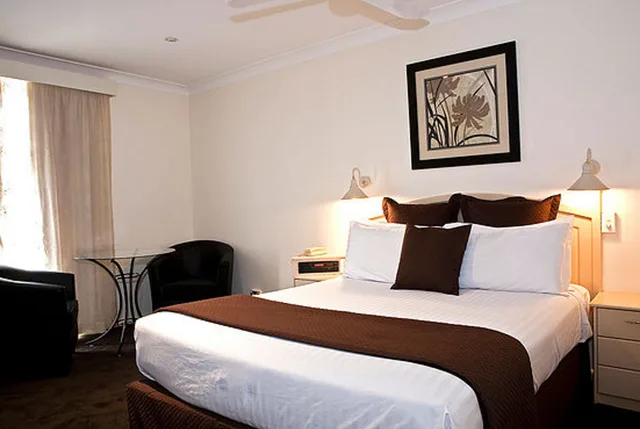 غرفة تنفيذية بسرير كوين، The Central Caleula Motor Lodge 1/3