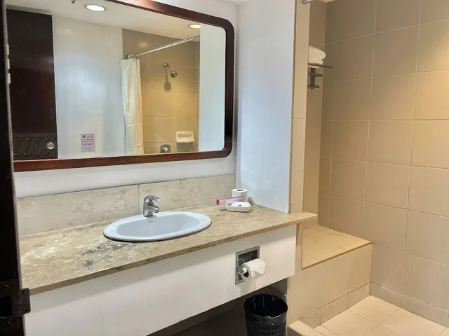 غرفة ديلوكس بسرير كوين، The VIP Hotel Cagayan De Oro 7/7