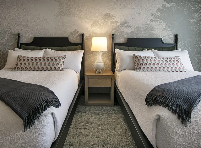 غرفة قياسية بسريرين كوين، Fireside Inn On Moonstone Beach 2/3