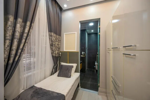 غرفة قياسية رباعية بسرير كوين وسريرين منفصلين بغرفتي نوم في الطابق الأرضي، Hotel Next2 5/5