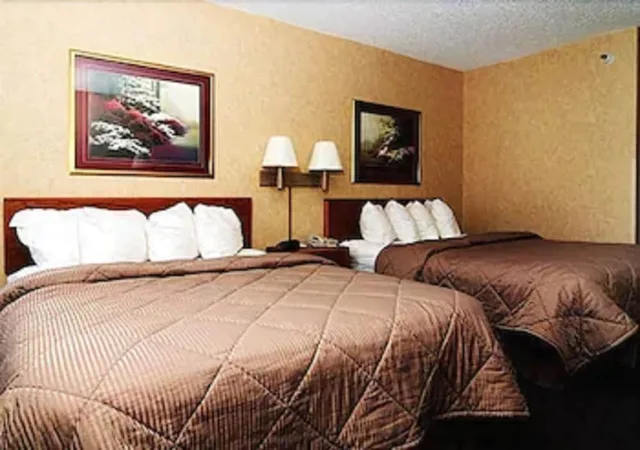 غرفة قياسية بسريرين كوين، Quality Inn Raton, NM 2/7